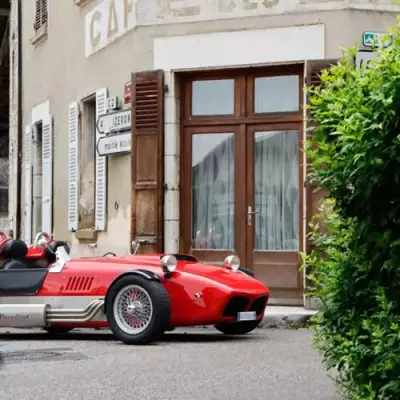Les automobiles Devalliet combinent passion et artisanat français