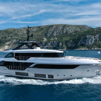 Custom Line Navetta 38, le super yacht signé Ferretti